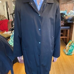 Rain coat with zip out lining in black. Very light weight